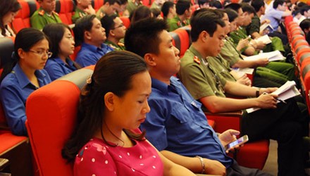 ຝຶກອົບຮົມຄວາມຮູ້ ກ່ຽວກັບທະເລ, ໝູ່ເກາະ ຫວຽດນາມໃຫ້ພະນັກງານ ຄະນະຊາວໜຸ່ມ